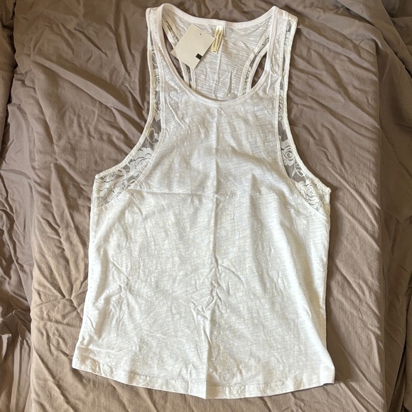 Color Story Tops - Color Story White Lace Accent Tank Top size Small